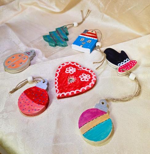 Dřevěná ozdoba srdíčko