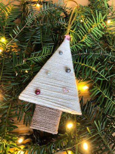 ozdoba stromeček bílý