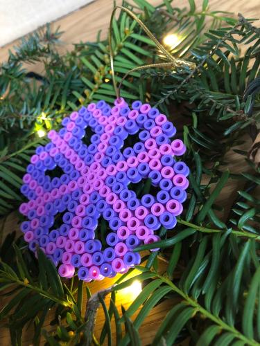 ozdoba z korálků vločka růžová