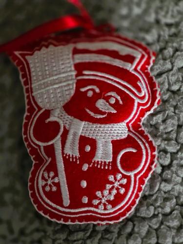 Ozdoby strojově vyšívané