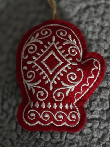 Ozdoby strojově vyšívané