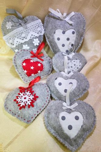 Šedé srdíčko s krajkou