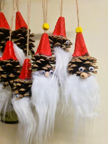 Skřítci ze šišek