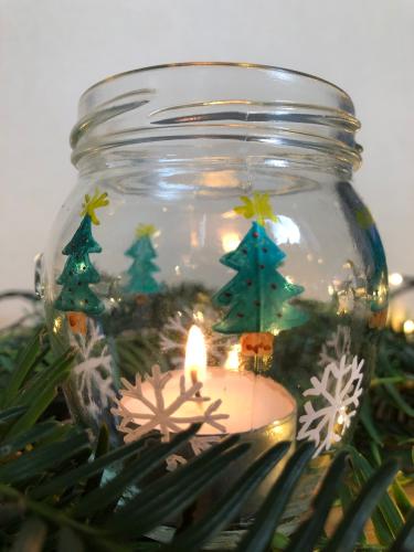 svícínek zelené stromečky s vločkami