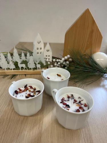 Svíčka - palmový vosk v šálku bez vůně - sušená růže 1