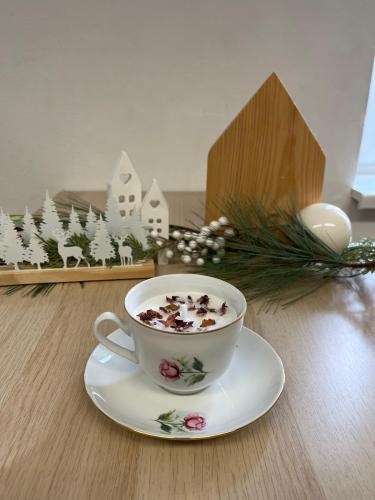 Svíčka - palmový vosk v šálku bez vůně - sušená růže 2