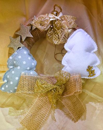 Věnec se stromečky s mašlí