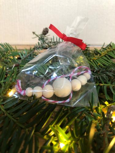 dřevěná ozdoba z korálků