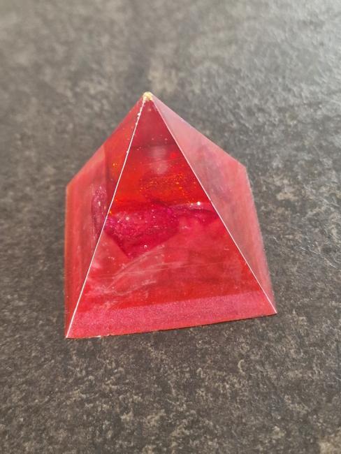 Malá pyramida 5 cm, pryskyřice
