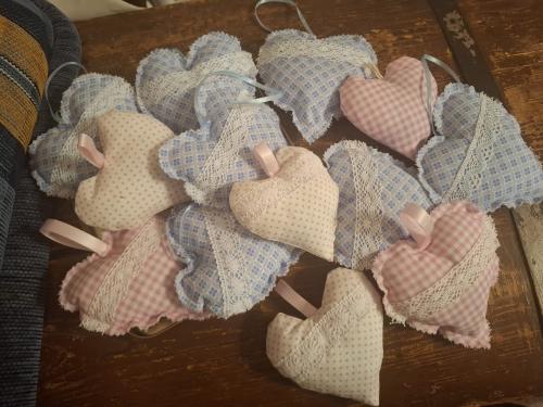 Srdíčka růžová šitá