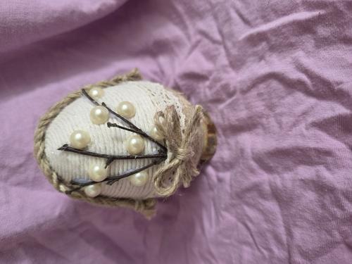 Vejce velké, s větvičkami 