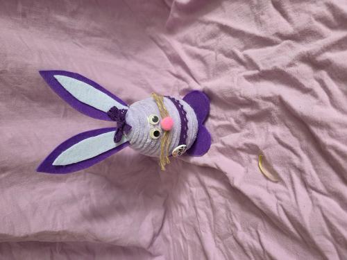 Zajíci z vejce tmavě fialový